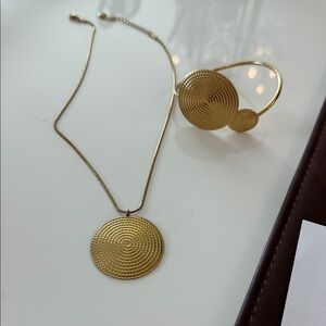 Elegant Gold Necklace